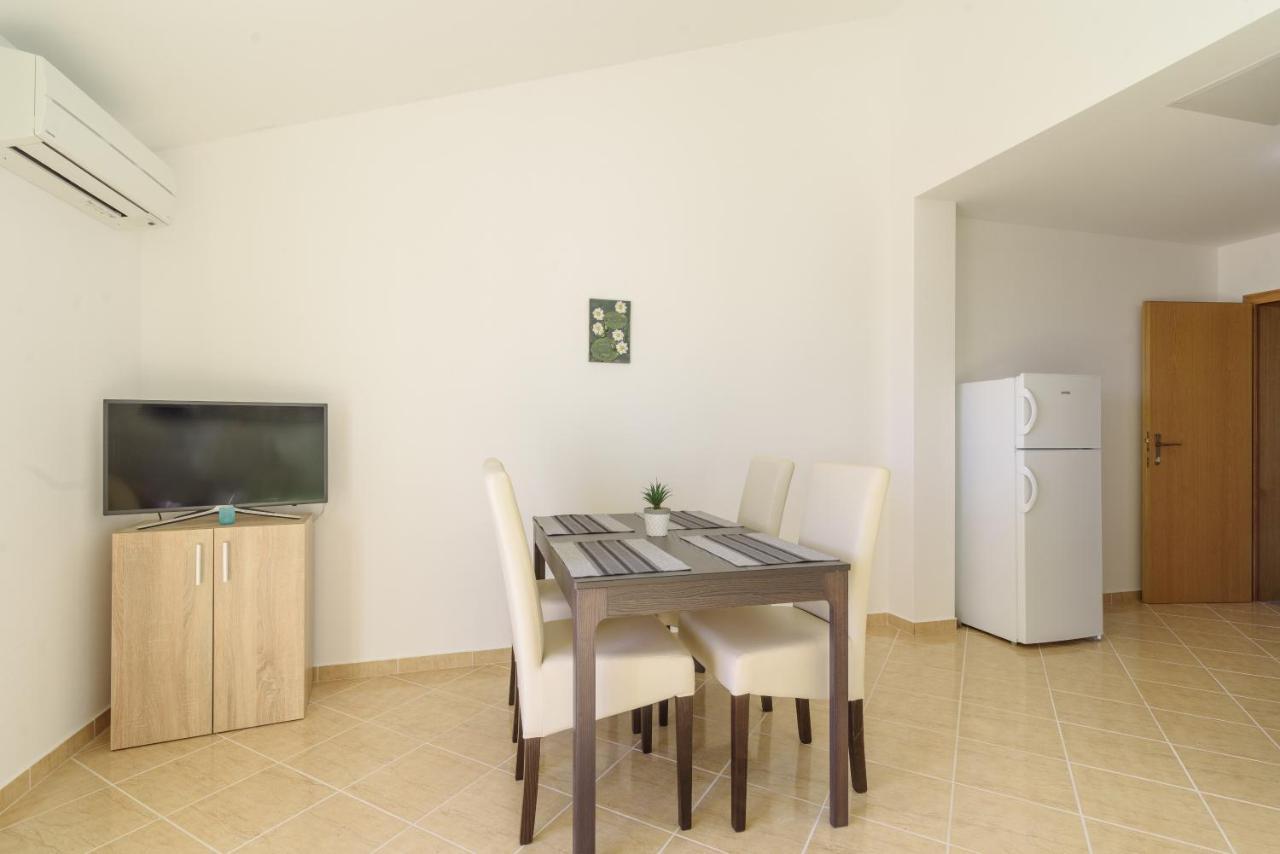 Apartmani Emil Trogir Bagian luar foto